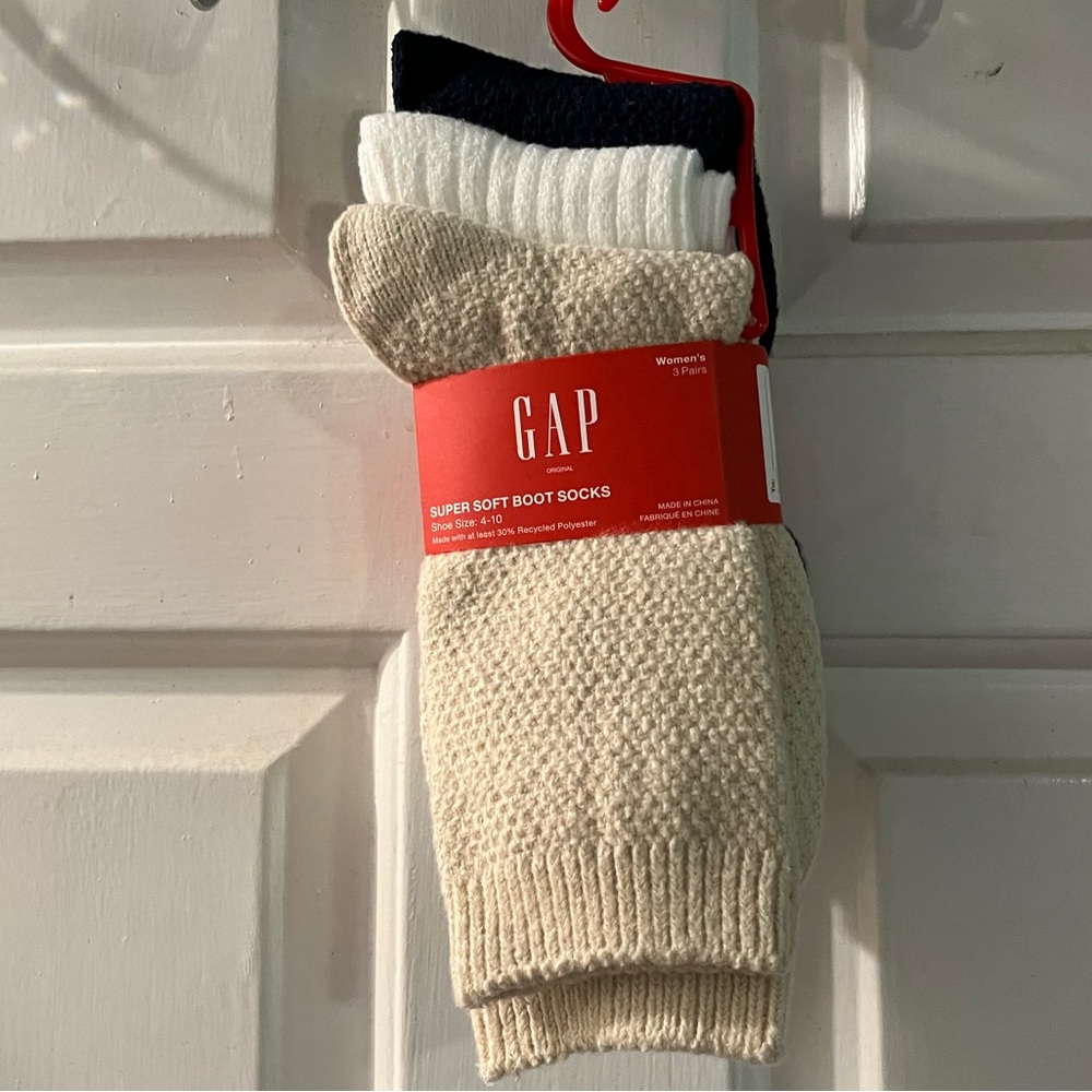 Gap soft boot socks